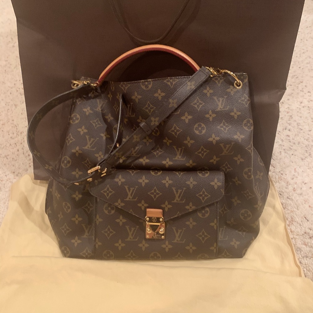 Louis Vuitton Métis Hobo Monogram Canvas Bag